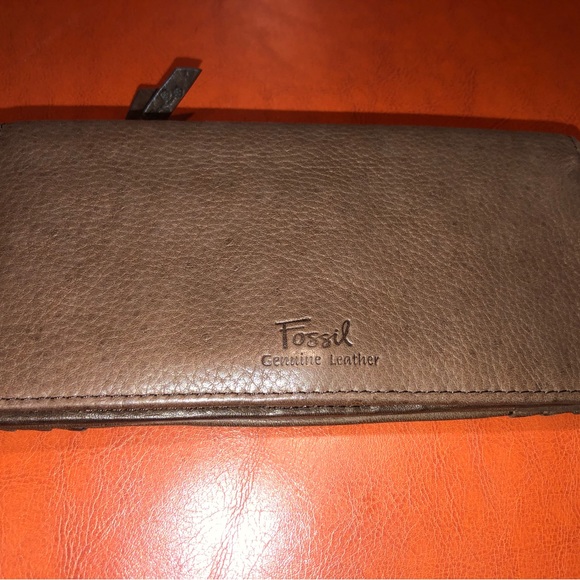 Leather Fossil Wallet/Clutch - Picture 1 of 11